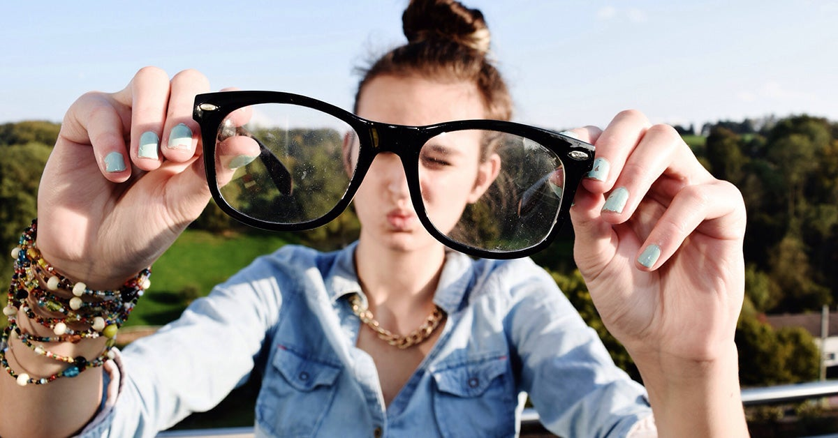 Why Acetate Eyeglasses Are a Hit Among Young People